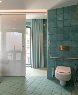 Hotel WC